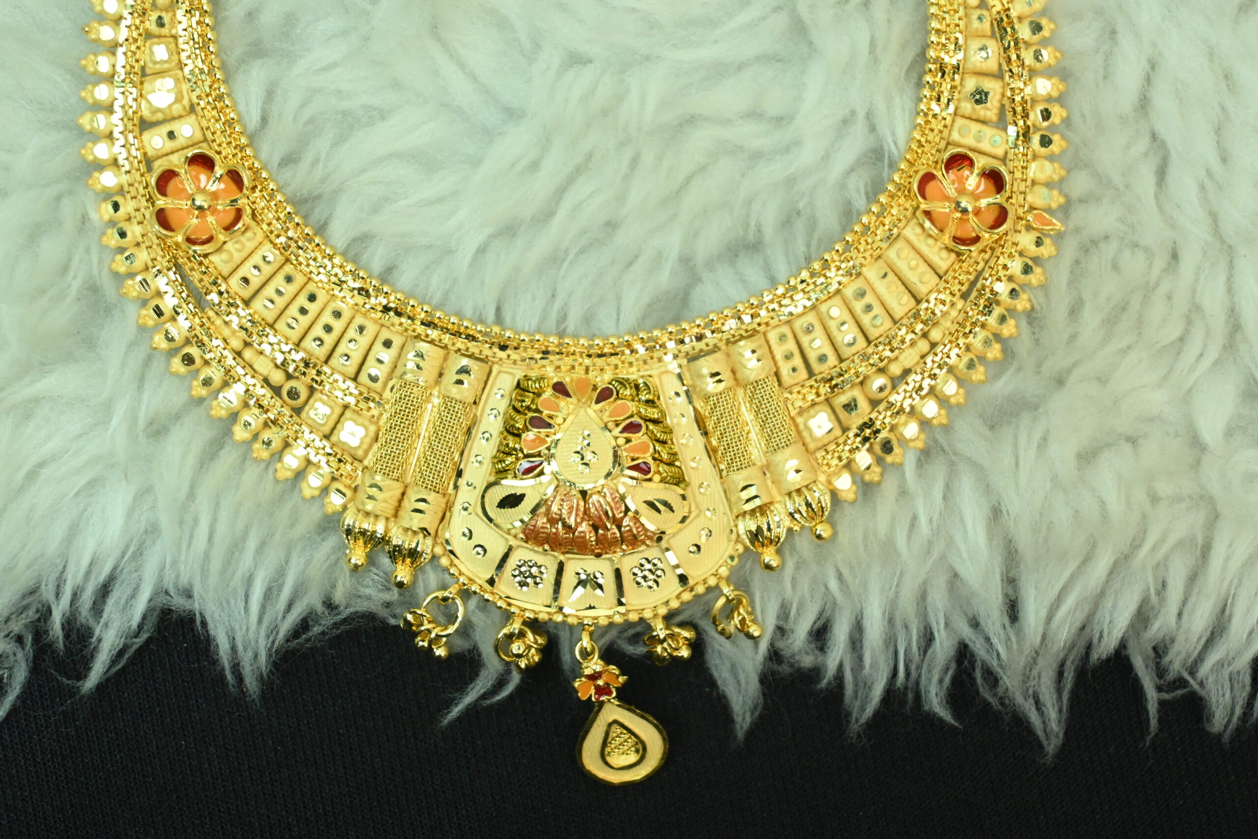 NECKLESS