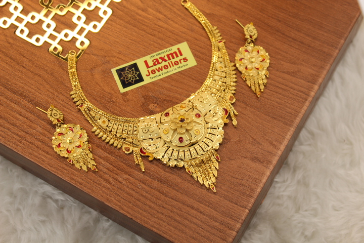 NECKLES