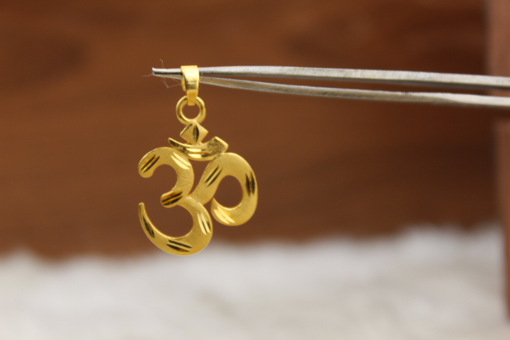 DAILY WEAR PENDENT