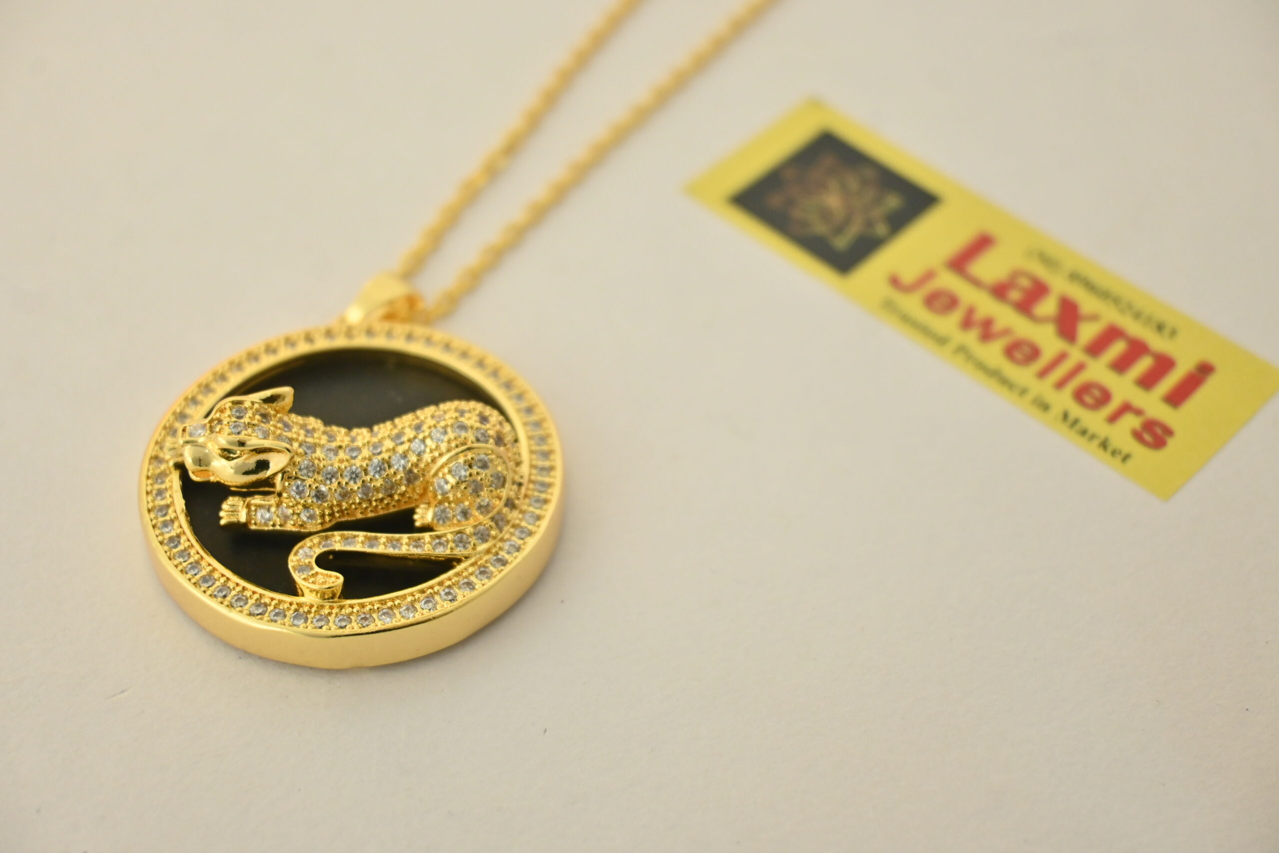 CHAIN WITH LOCKET