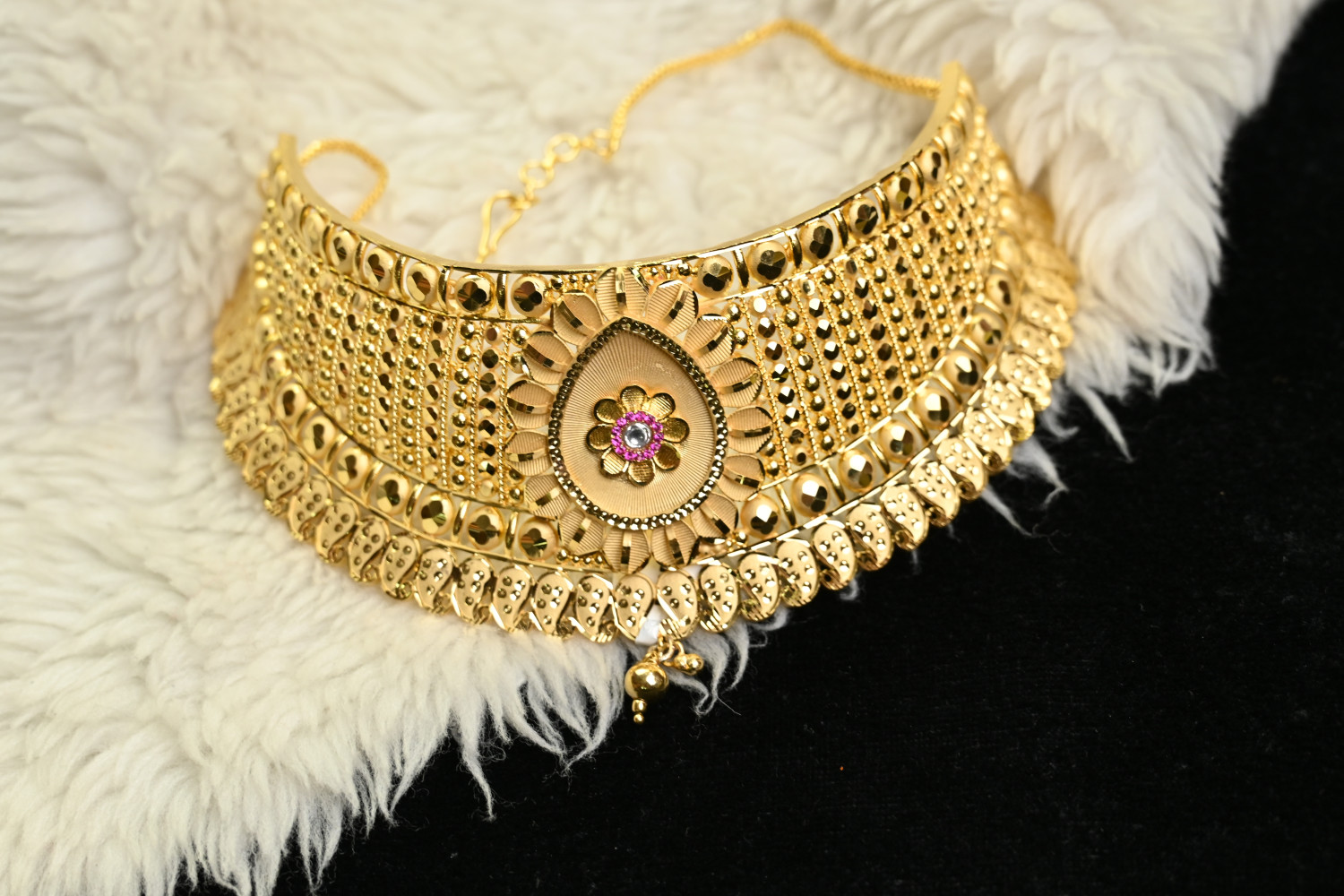CHOKER
